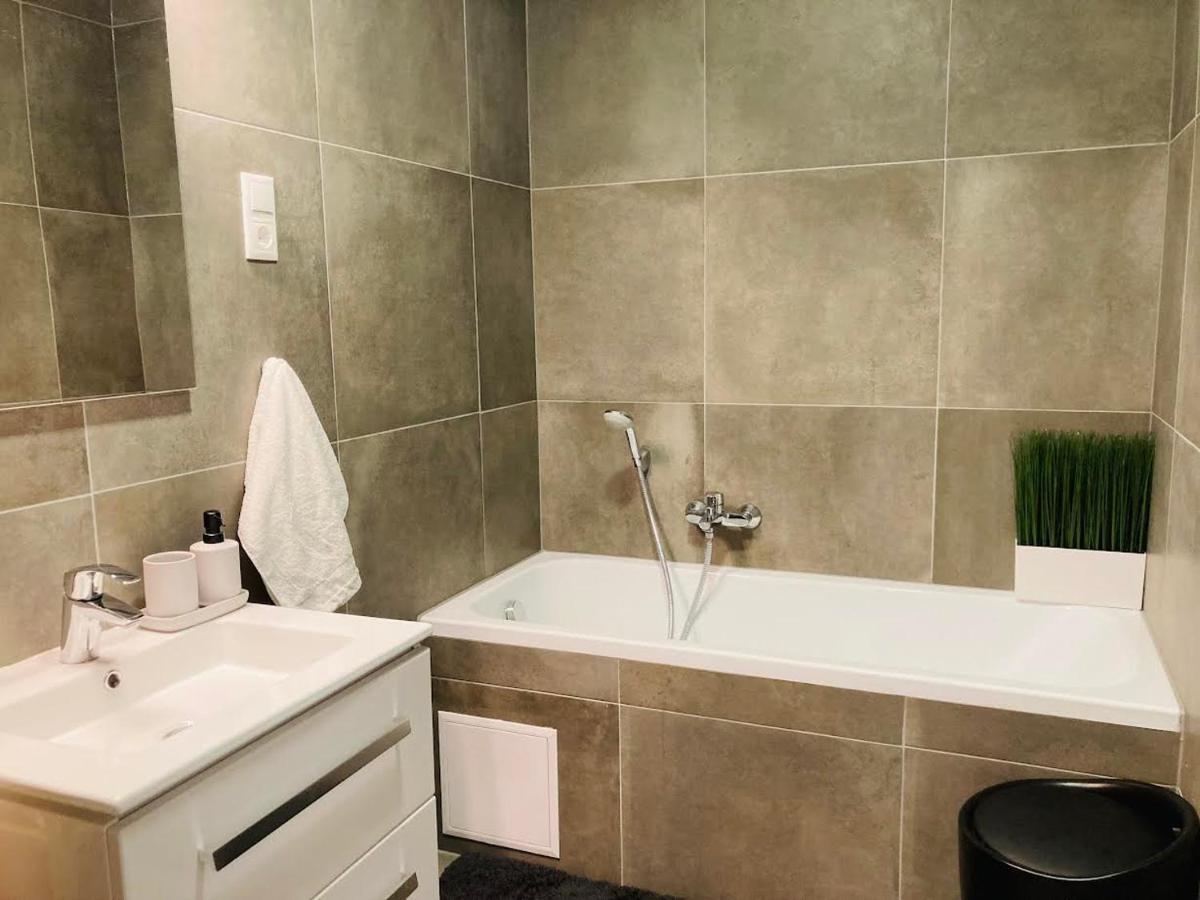 Zawia Apartman Apartamento Balatonföldvár Exterior foto
