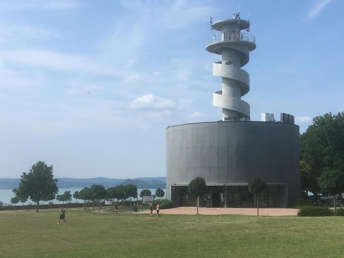Zawia Apartman Apartamento Balatonföldvár Exterior foto